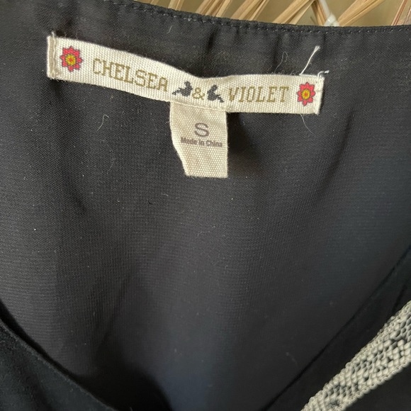 CHELSEA & VIOLET | Snake Skin Flutter Sleeve Shift Mini Dress - Picture 3 of 5